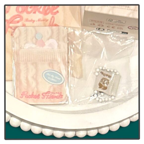 Pop Mart Baby Molly Pocket of Friends Pet My Head - Picture 10 of 16